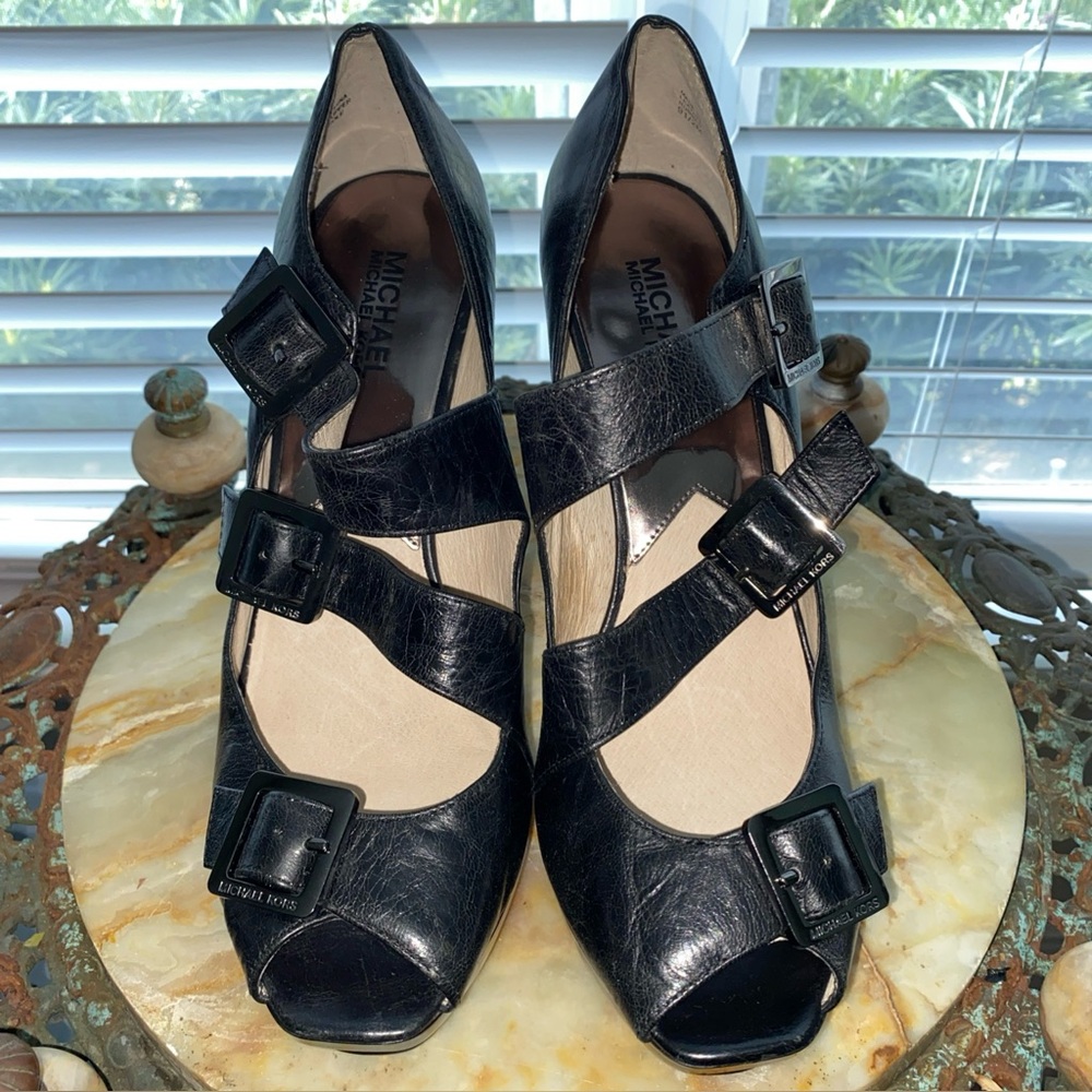 Michael Kors Heidi 3 Buckle Black Platform Pumps Size 9.5 New In box